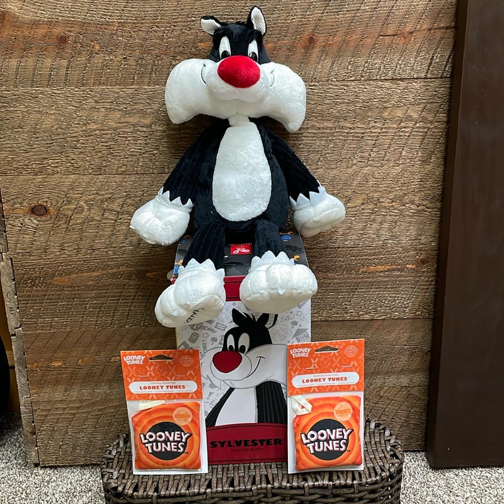 Scentsy Buddy - Sylvester plus 2 Looney Tunes Scent Paks - NEW